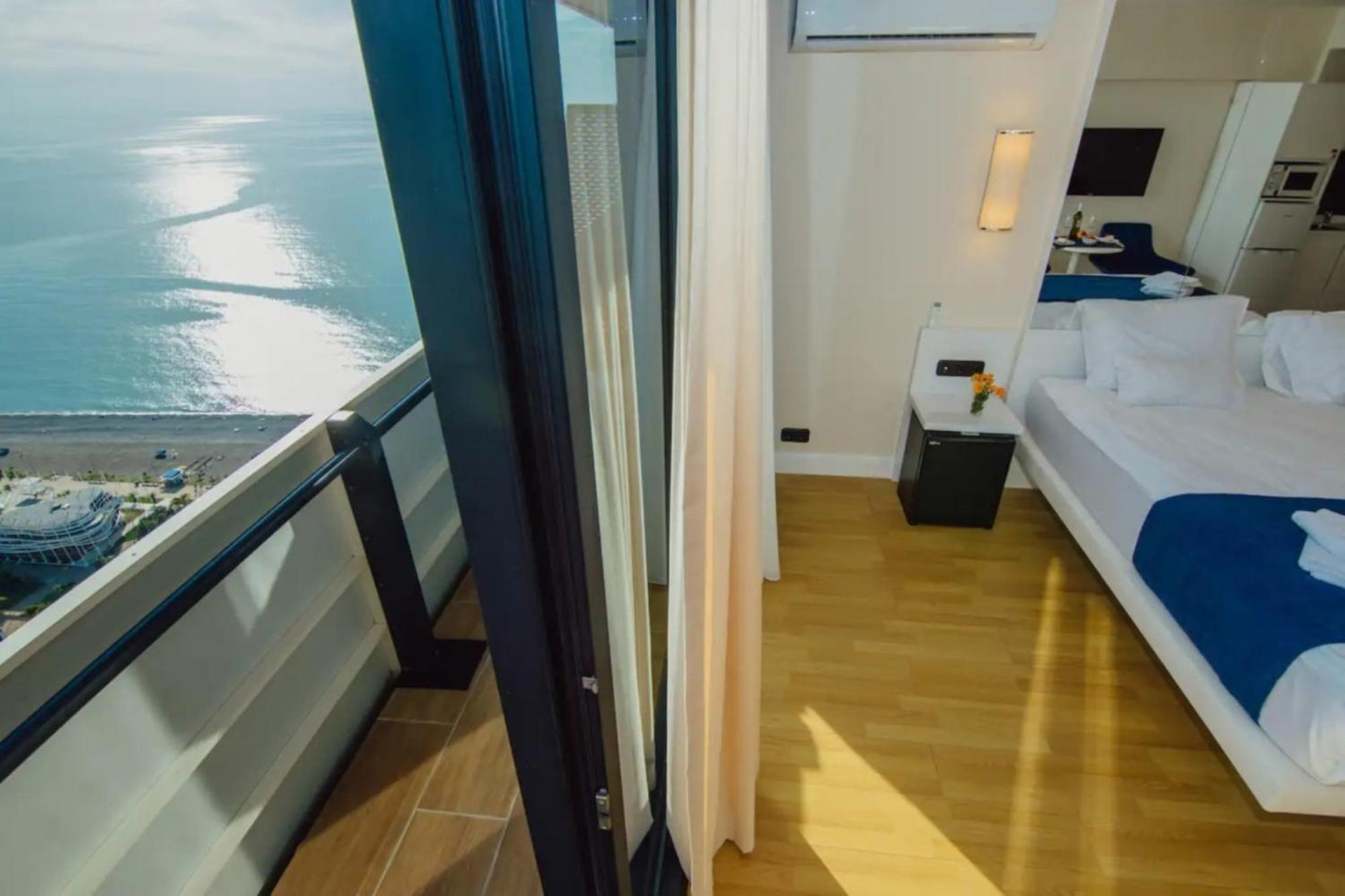 Relax And Unwind Premier Sea View Aparthotel In Batumi Eksteriør billede